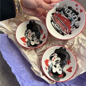 BRAND NEW Mickey and Minnie Sweetheart Dinnerware Set